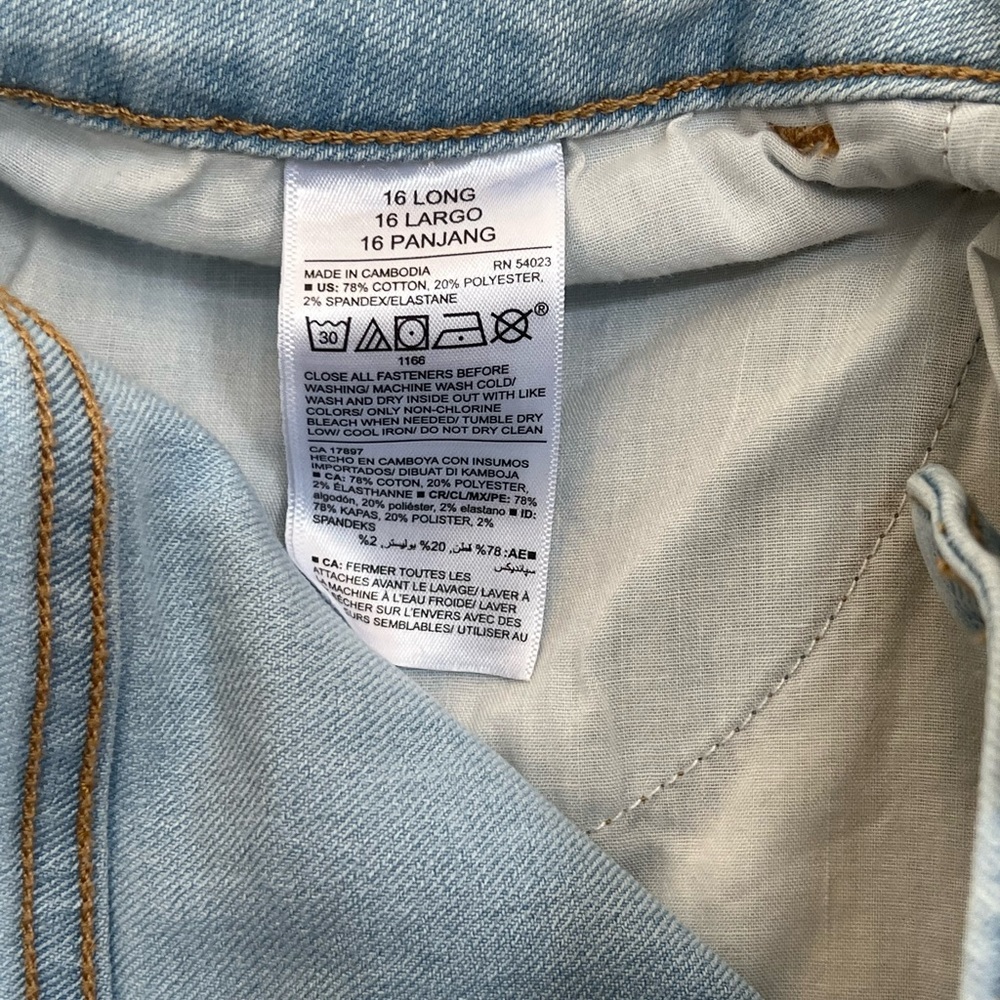 SOLD!!!Old Navy Women Jeans - Picture 5 of 6